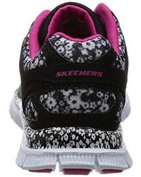 schwarze Turnschuhe von Skechers