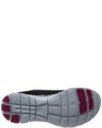 schwarze Turnschuhe von Skechers