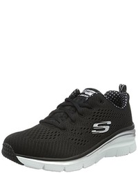 schwarze Turnschuhe von Skechers