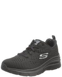 schwarze Turnschuhe von Skechers