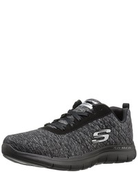 schwarze Turnschuhe von Skechers