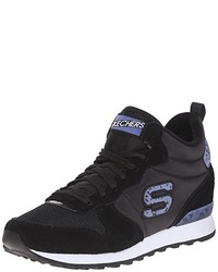 schwarze Turnschuhe von Skechers