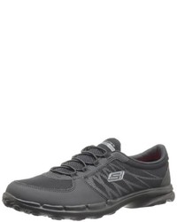 schwarze Turnschuhe von Skechers