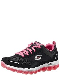 schwarze Turnschuhe von Skechers