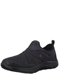 schwarze Turnschuhe von Skechers