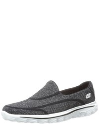 schwarze Turnschuhe von Skechers