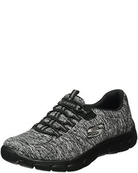 schwarze Turnschuhe von Skechers