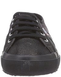 schwarze Turnschuhe von Superga