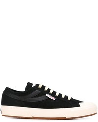 schwarze Turnschuhe von Superga