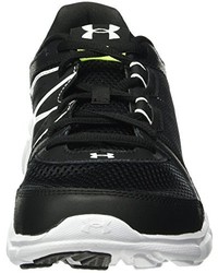 schwarze Turnschuhe von Under Armour