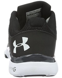 schwarze Turnschuhe von Under Armour