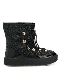 schwarze Ugg Stiefel von Chiara Ferragni