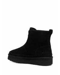 schwarze Ugg Stiefel von UGG