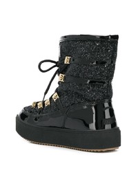 schwarze Ugg Stiefel von Chiara Ferragni