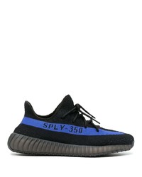 schwarze und blaue Sportschuhe von adidas