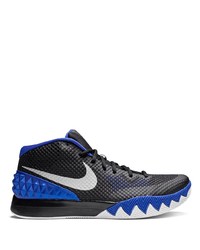 schwarze und blaue Sportschuhe von Nike