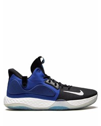 schwarze und blaue Sportschuhe von Nike