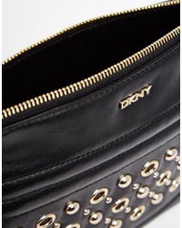 schwarze und goldene beschlagene Leder Umhängetasche von DKNY
