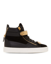 schwarze und goldene hohe Sneakers aus Leder