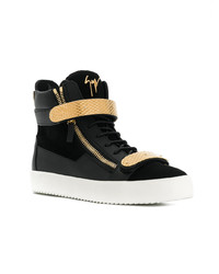 schwarze und goldene hohe Sneakers