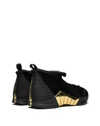 schwarze und goldene hohe Sneakers von Jordan