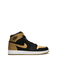 schwarze und goldene hohe Sneakers von Jordan