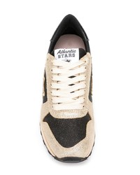 schwarze und goldene niedrige Sneakers von atlantic stars