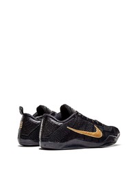 schwarze und goldene Sportschuhe von Nike