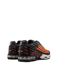 schwarze und orange Sportschuhe von Nike