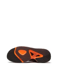 schwarze und orange Sportschuhe von adidas