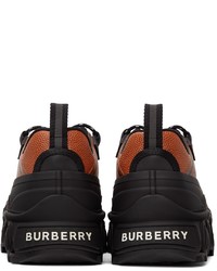 schwarze und orange Sportschuhe von Burberry