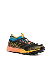 schwarze und orange Sportschuhe von Asics