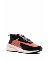 schwarze und orange Sportschuhe von Diesel