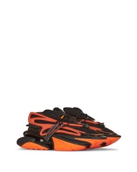 schwarze und orange Sportschuhe von Balmain