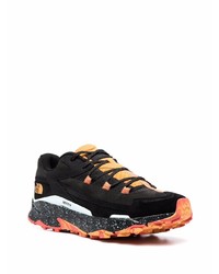 schwarze und orange Sportschuhe von The North Face