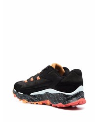 schwarze und orange Sportschuhe von The North Face