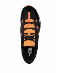 schwarze und orange Sportschuhe von The North Face