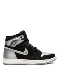schwarze und silberne hohe Sneakers von Jordan