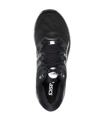 schwarze und silberne Sportschuhe von Asics