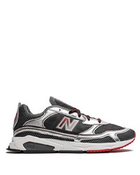 schwarze und silberne Sportschuhe von New Balance