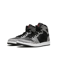 schwarze und weiße bedruckte hohe Sneakers aus Leder von Jordan