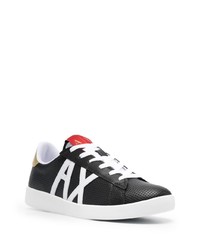 schwarze und weiße bedruckte Leder niedrige Sneakers von Armani Exchange