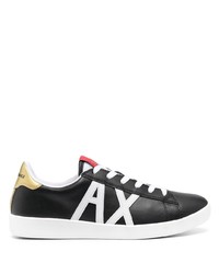 schwarze und weiße bedruckte Leder niedrige Sneakers von Armani Exchange