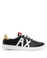 schwarze und weiße bedruckte Leder niedrige Sneakers von Armani Exchange