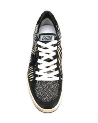 schwarze und weiße bedruckte Leder niedrige Sneakers von Golden Goose Deluxe Brand