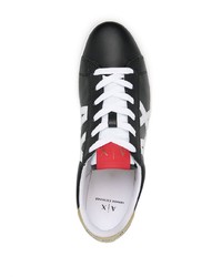 schwarze und weiße bedruckte Leder niedrige Sneakers von Armani Exchange