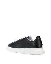 schwarze und weiße bedruckte Leder niedrige Sneakers von Emporio Armani