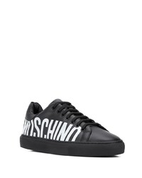 schwarze und weiße bedruckte Leder niedrige Sneakers von Moschino