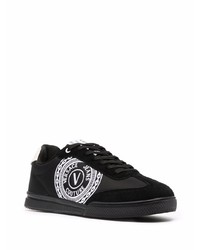 schwarze und weiße bedruckte Leder niedrige Sneakers von VERSACE JEANS COUTURE