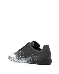 schwarze und weiße bedruckte Leder niedrige Sneakers von Maison Margiela